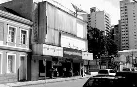 Fachada do prdio onde funcionava o Cine Rvoli, em Curitiba-PR.